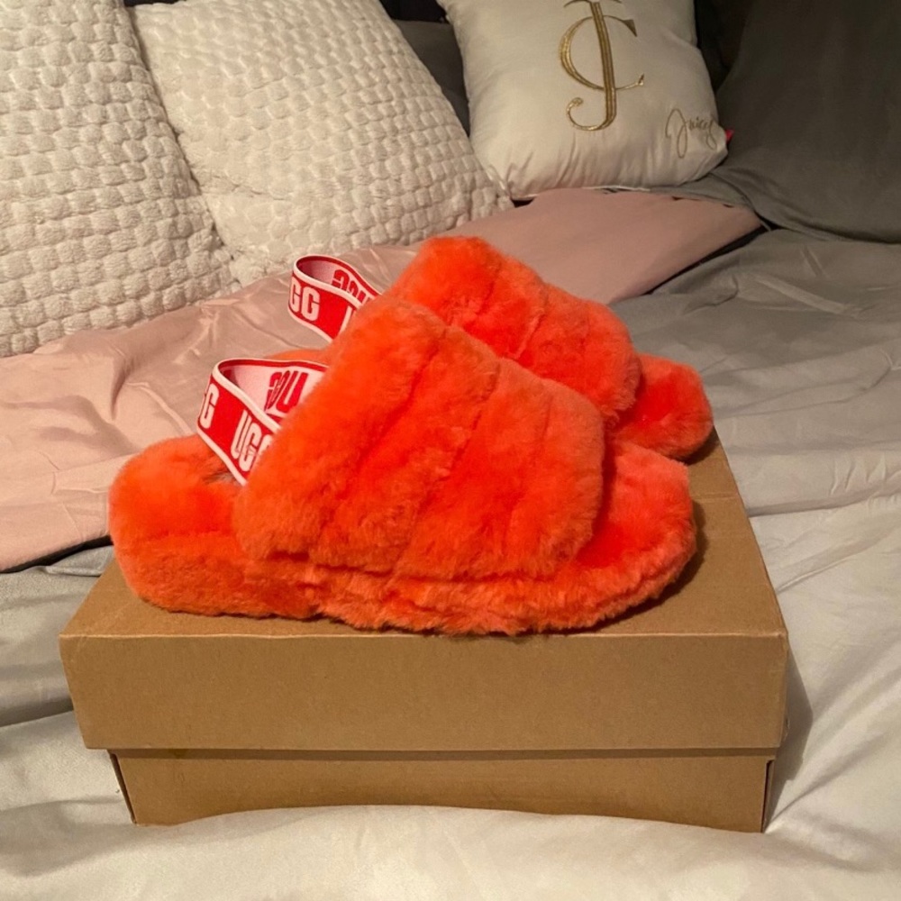 Hi! I have these super cute ugg! ❤️💕